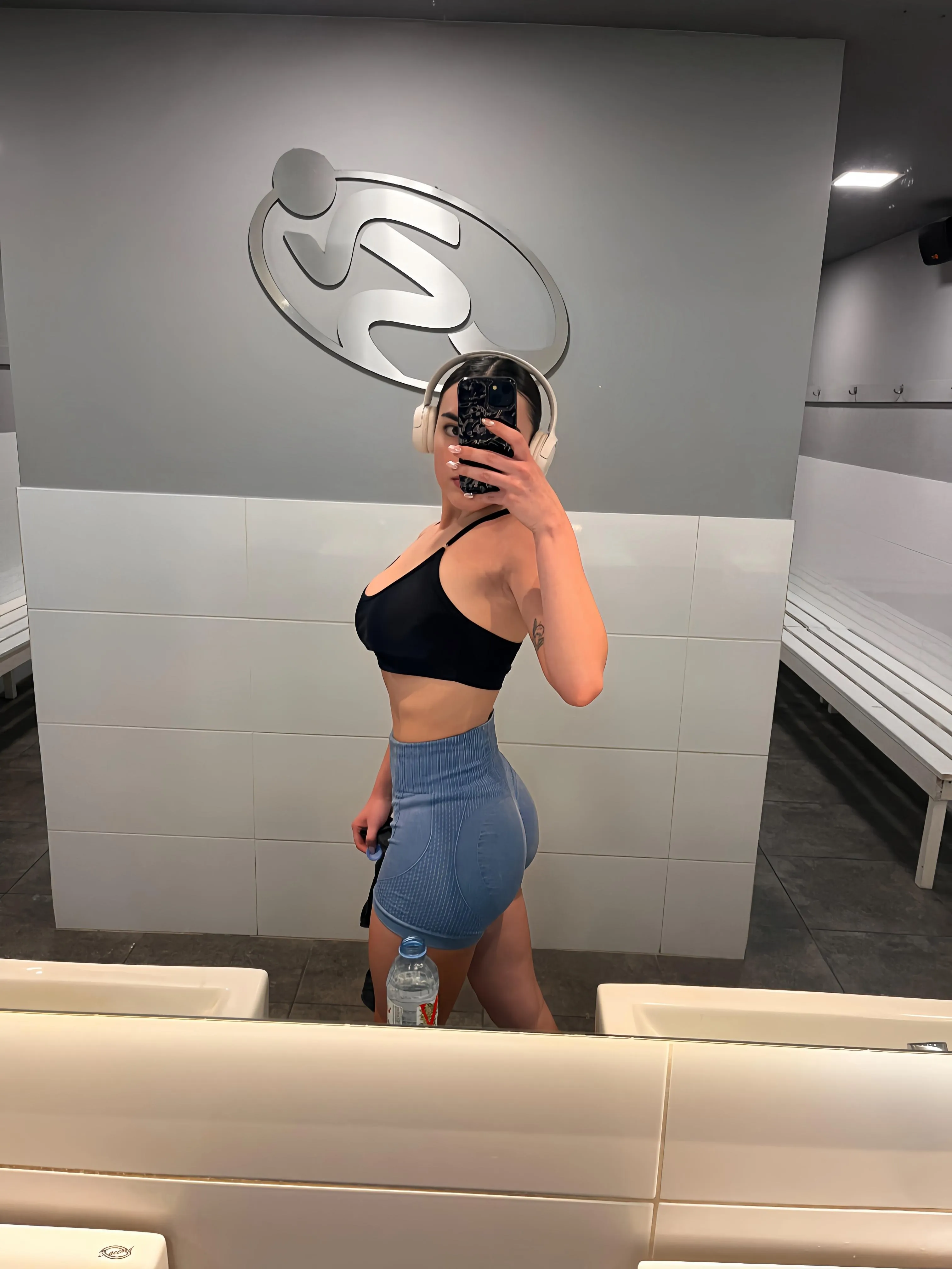 Hot peach, hotter view.