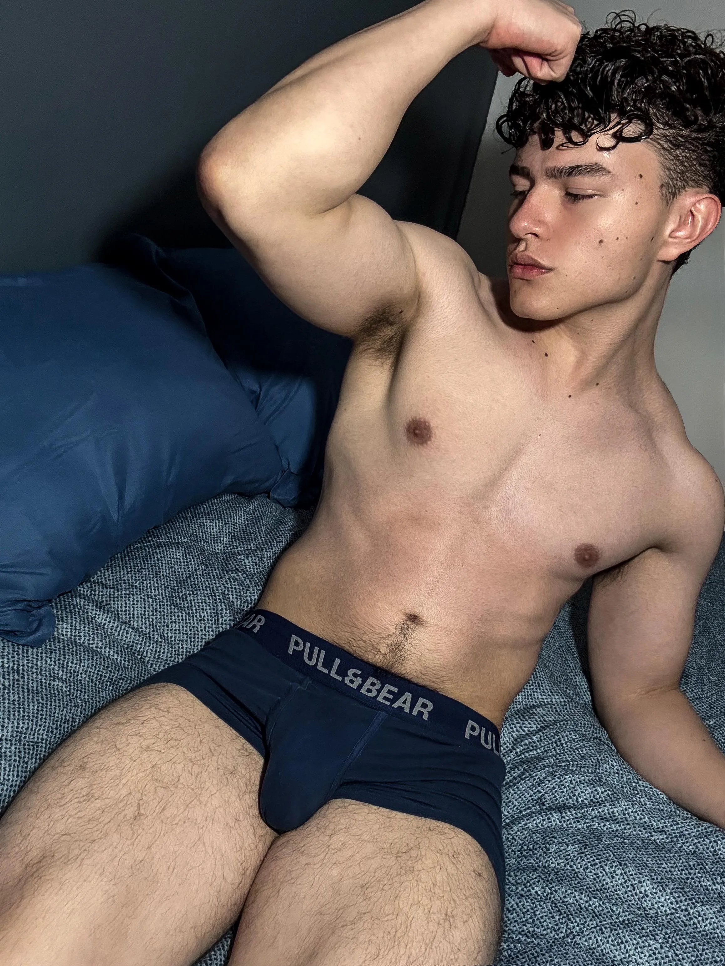 I never wear deodorant, I like my smell 🥵(21)