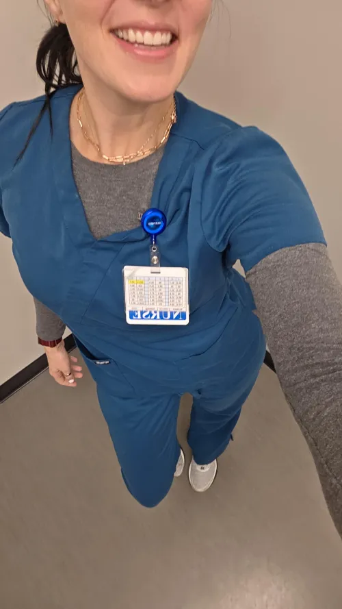 Just got done with 4, 12 hour shifts 😁 I'm exhausted, can't wait to sleep in tomorrow! 😴🥱 Who's ready for a nice long weekend with me? Lmk💋❤️