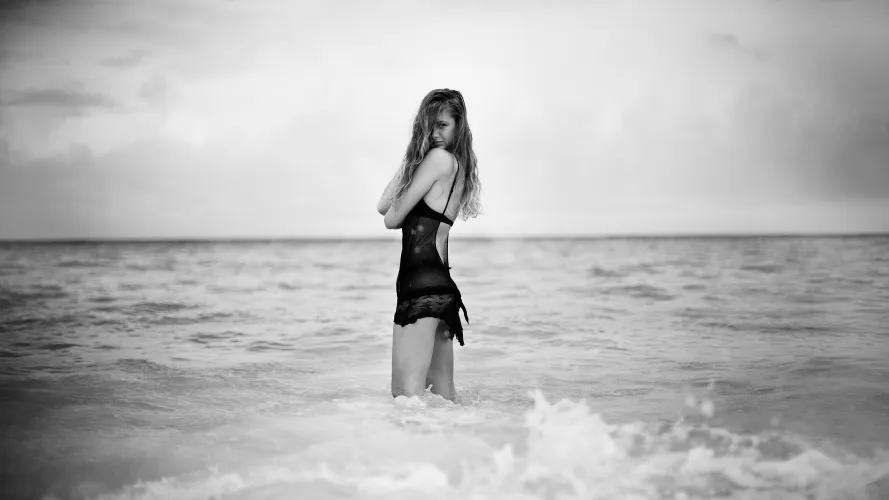 Lace in Surf • by Yulia Shevchuk • 3840x2160