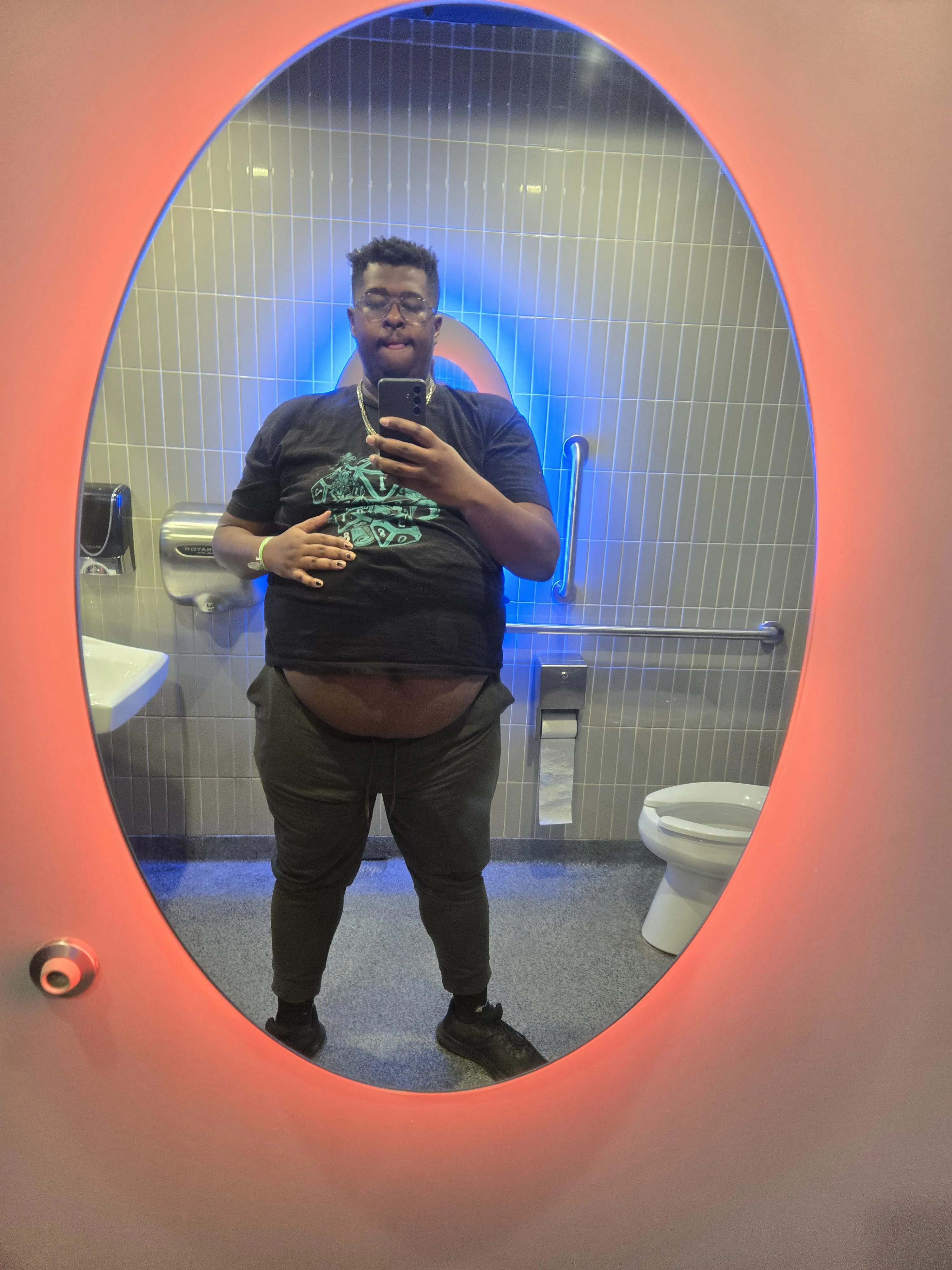 Looking huge while gaming