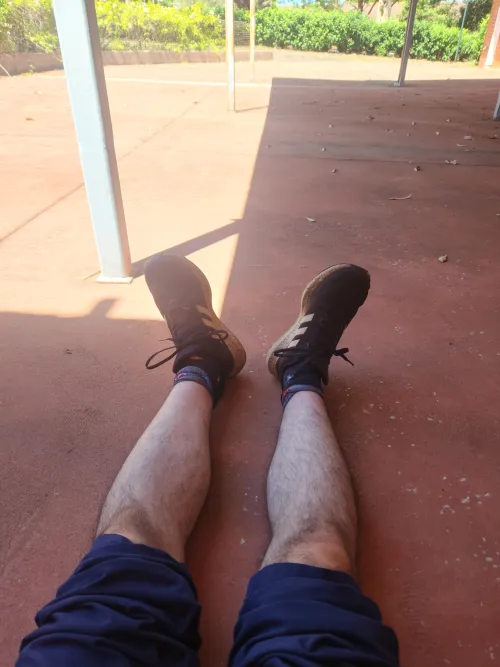 Lunch break lower legs