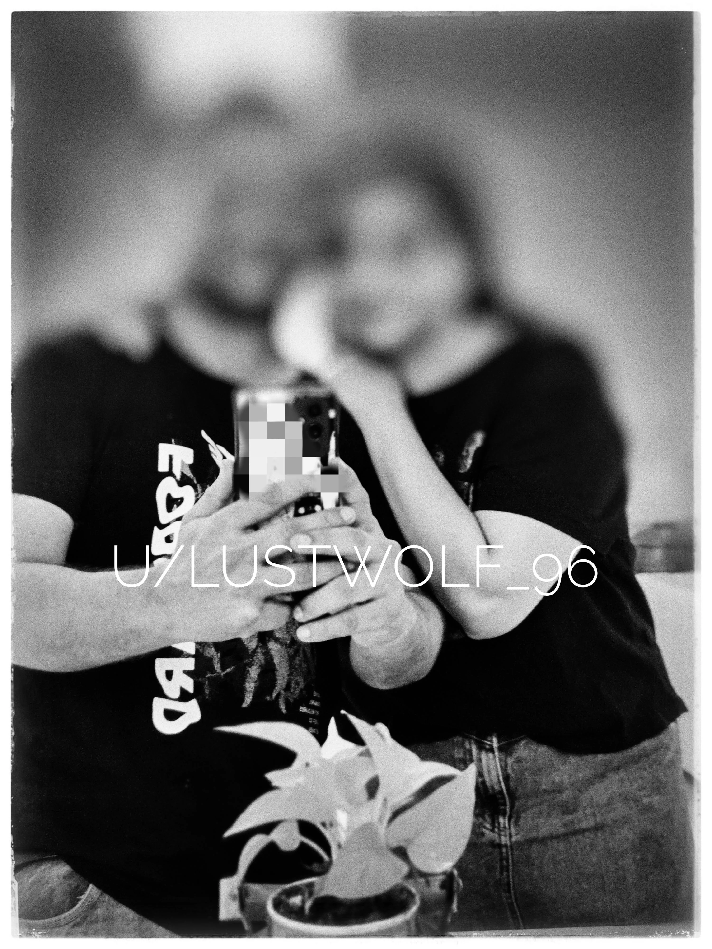 [M29] Reunited with my 43yo ex-manager after 2 years… Ended up naked cuddling all night, no sex, just pure intimacy💚 (read the post)