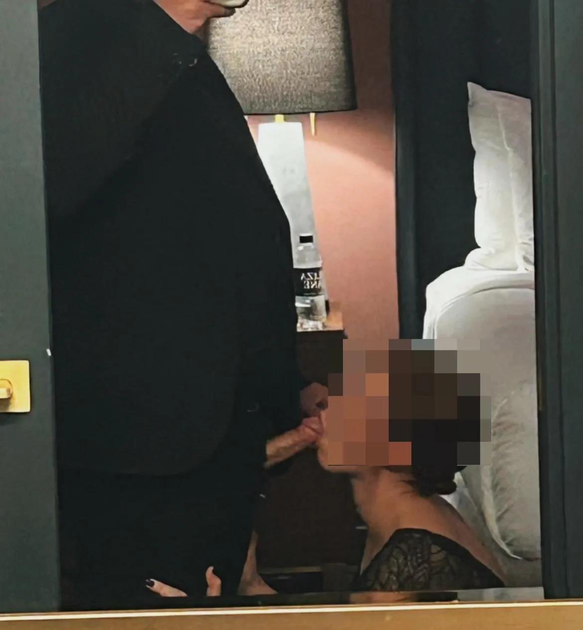 Making good use of this hotel mirror