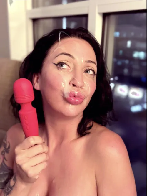 My two favorite things. My wand and a face full of cum!