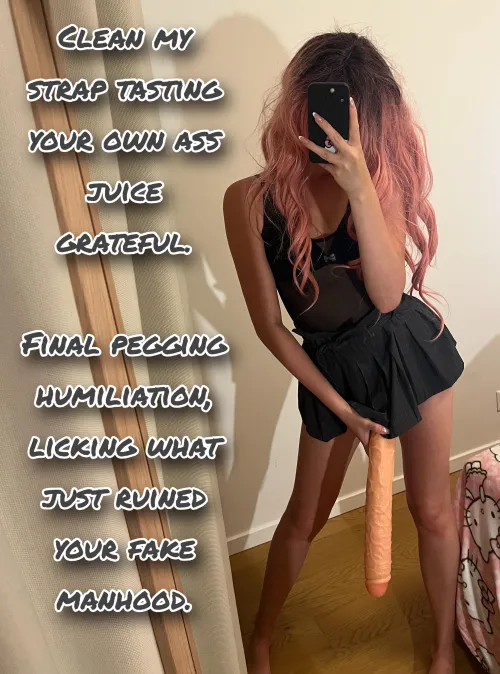 Open mouth and clean my strap!! [imagefap:princessdollmie]