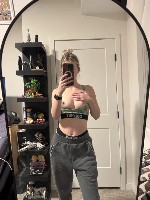 F23 and love showing my tits!