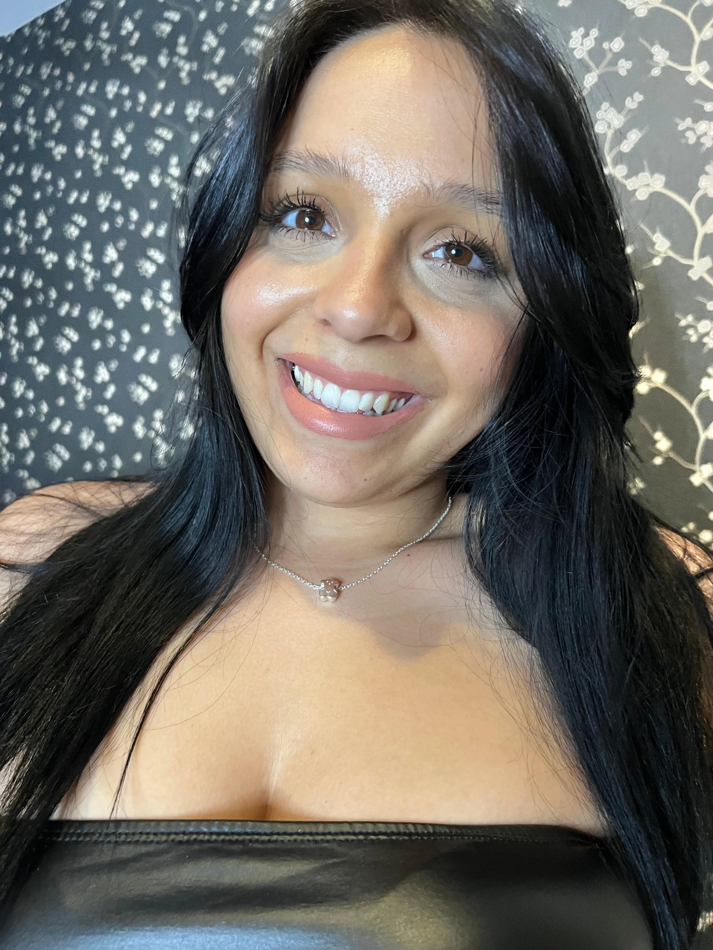 This day’s been my fave, connecting with my happy vibe tribe. 100% real and a bit cheeky.