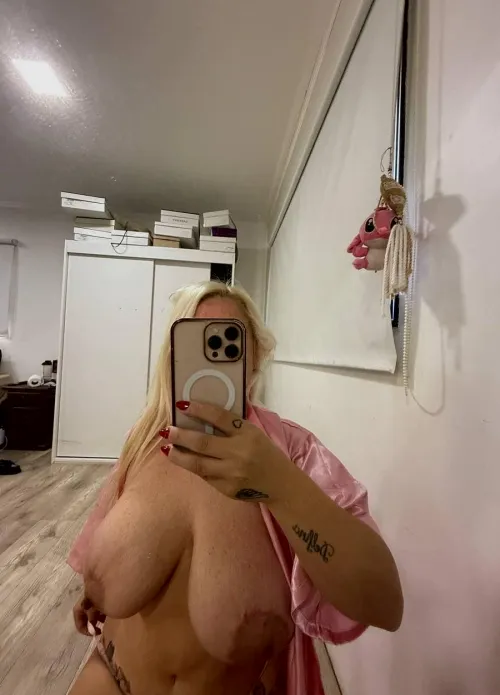 Here's a sexy view I know you'd love to see