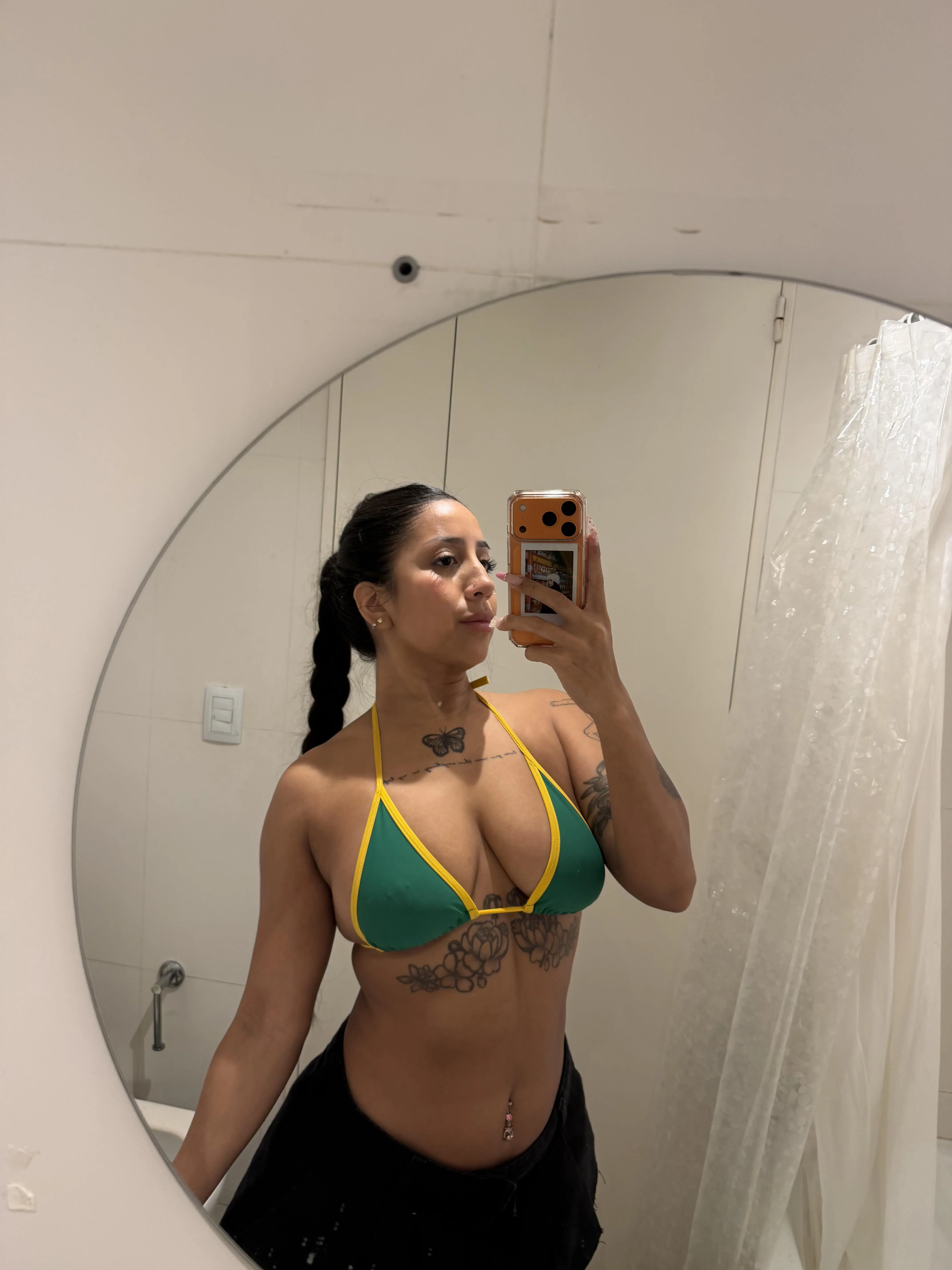 suscribe and see my naughty side