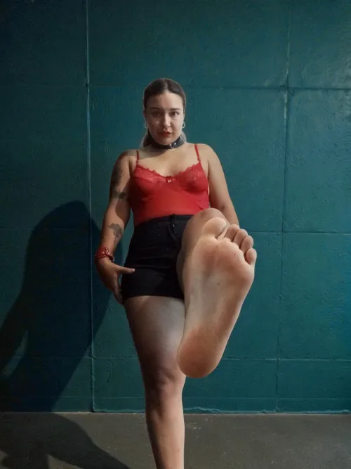 I hope you'll be able to adore my sexy feet!