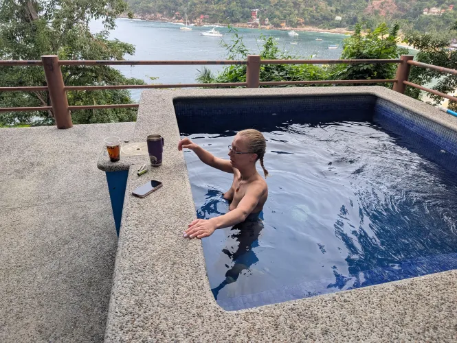 In the tub in Paridise