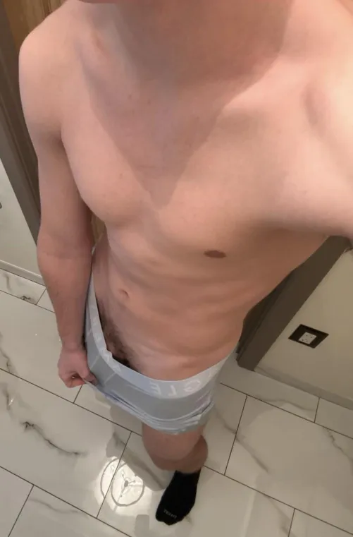 M(18) Any hot dads hmu