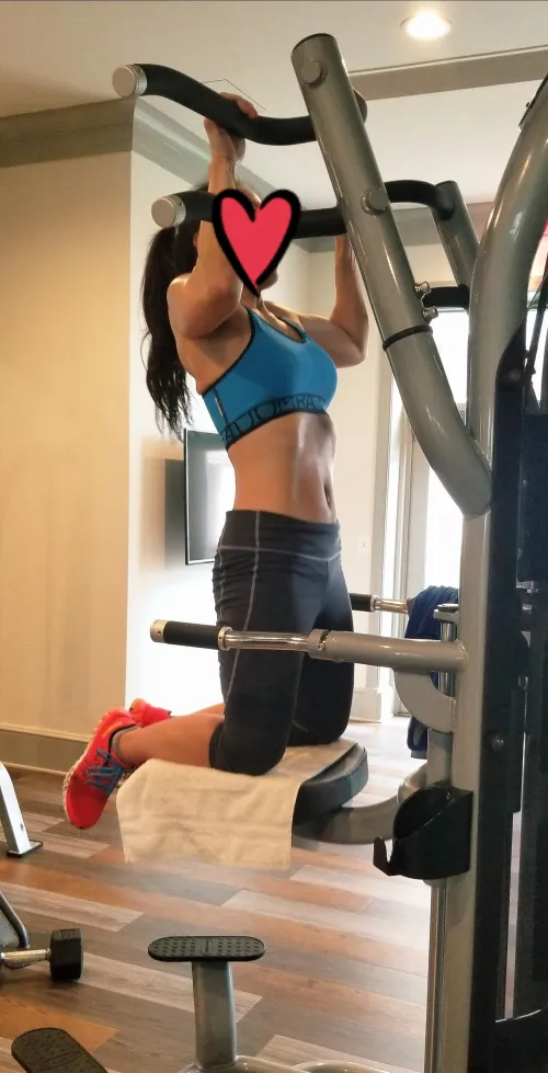 making a strong back..but you should feel my strong grip..-sa