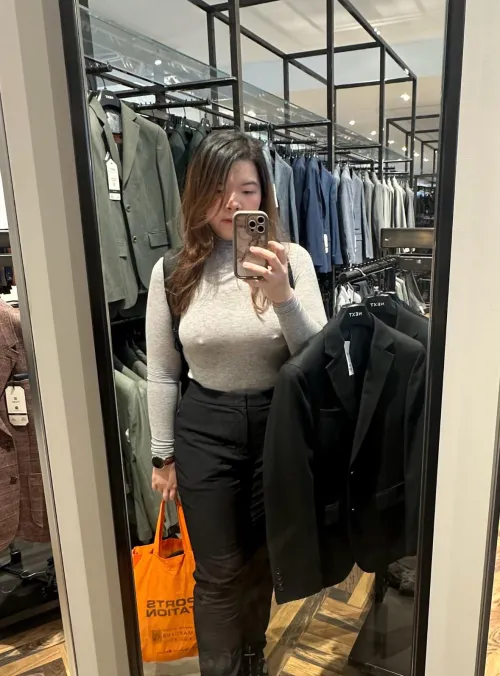 Shopping after work. Here’s my work outfit 💼