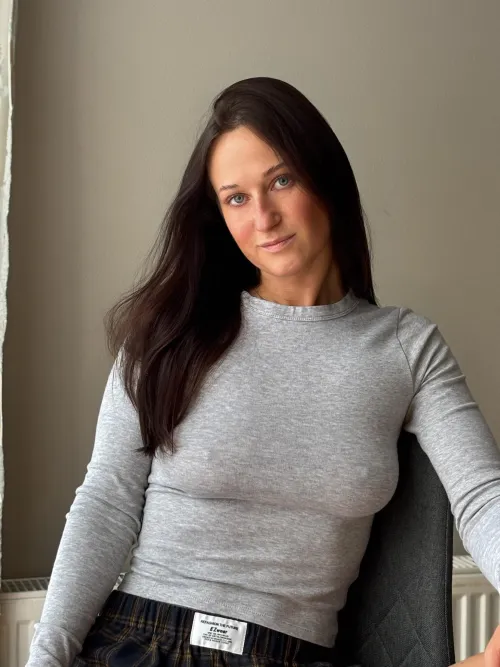 The eye contact, thats important;)