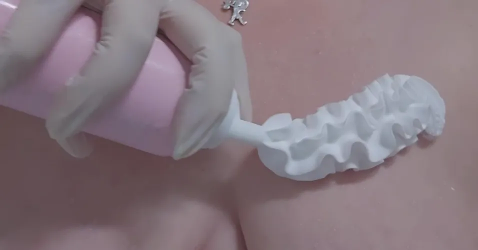 White latex in the shower 🤍🍓