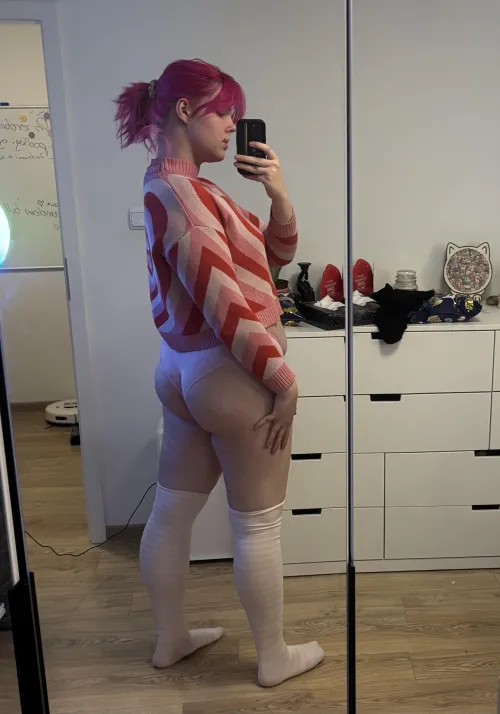 2 month gym report: booty staying the same while my waist is getting (slowly) tighter!