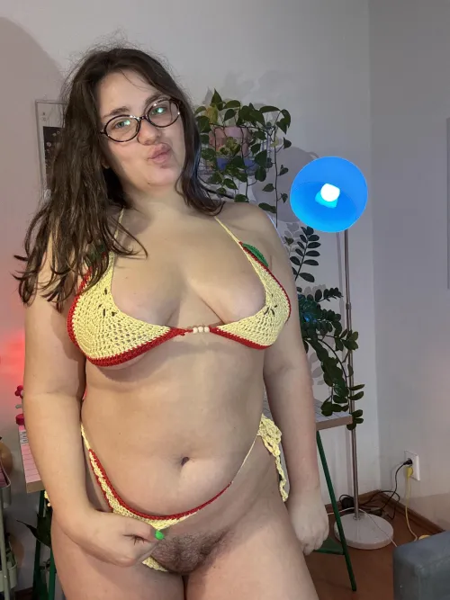 Here to give you your daily supply of hairy pussy porn.