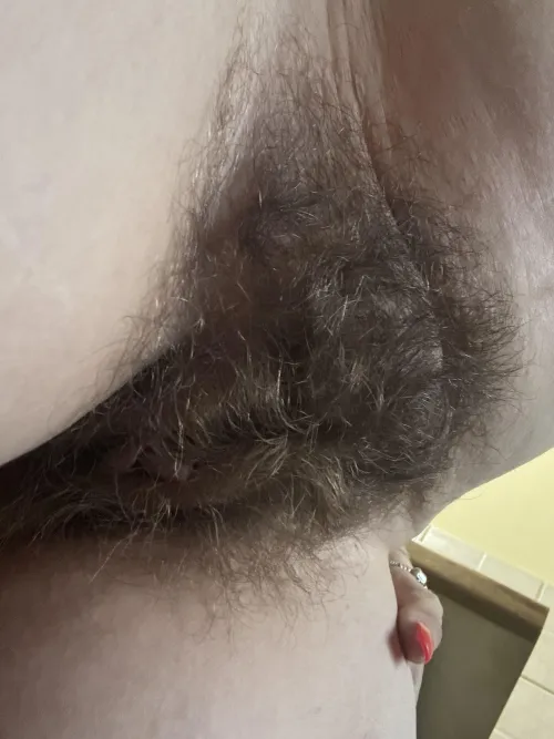 People keep telling me my extremely big bush pussy is delicious… I can’t get enough