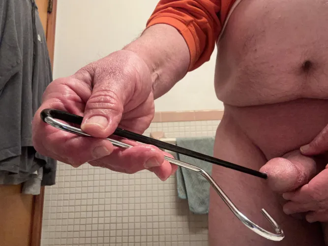 Pushing hanger into urethra
