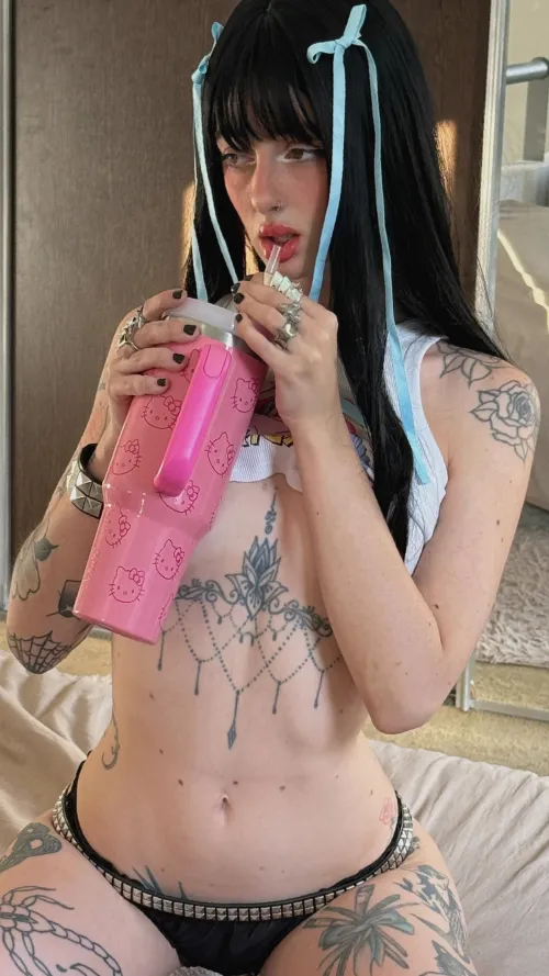 19[F4M] . looking for host . lngtsm: lunarumes