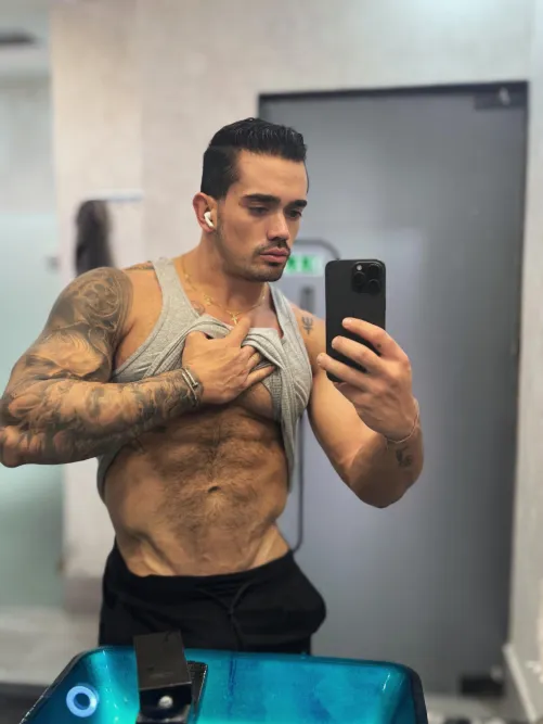 Not a thirst trap… just mildly dehydrated on your attention