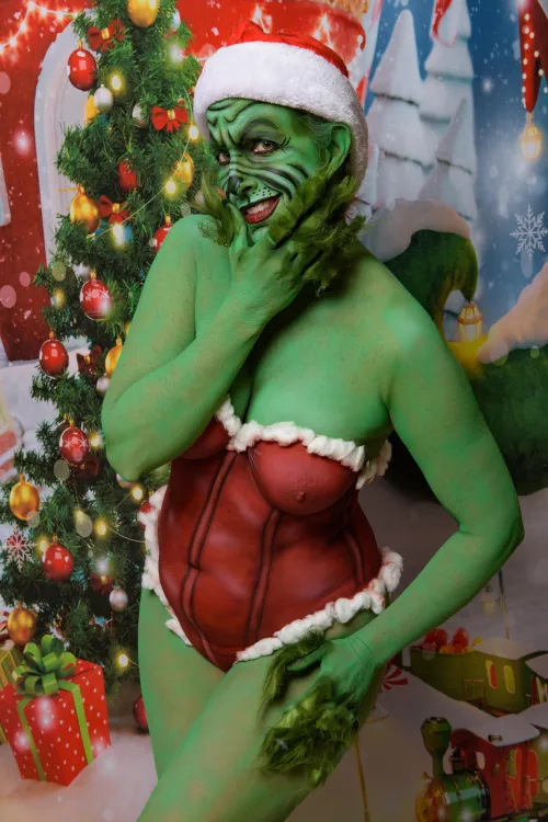 The Grinch-ess is ready for Christmas!
