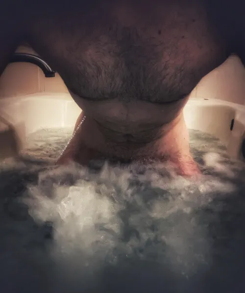 Throwback to this hotel jacuzzi 🛁