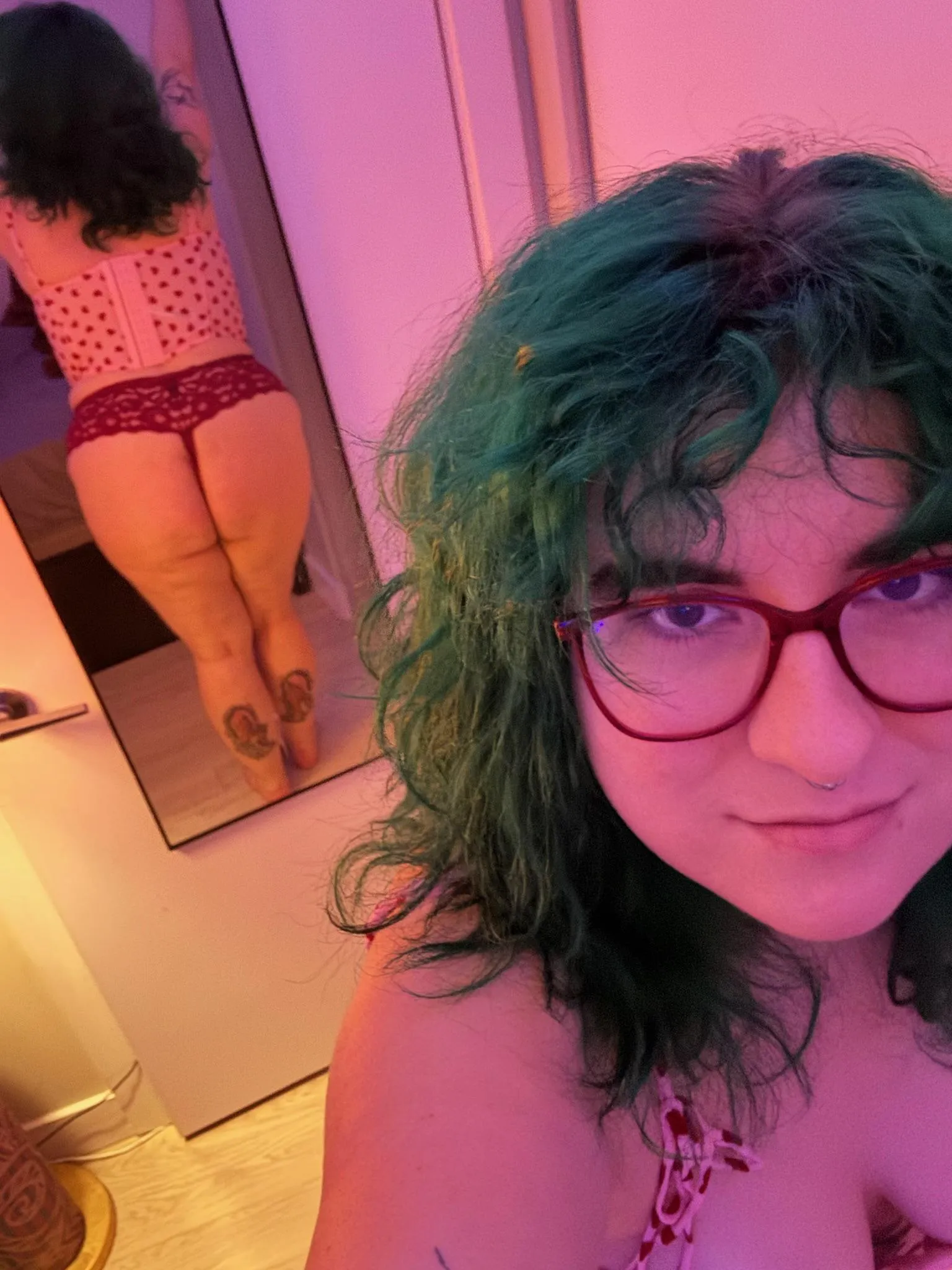 32 [F] looking for a well endowed Dom who can dominate without relying on degradation