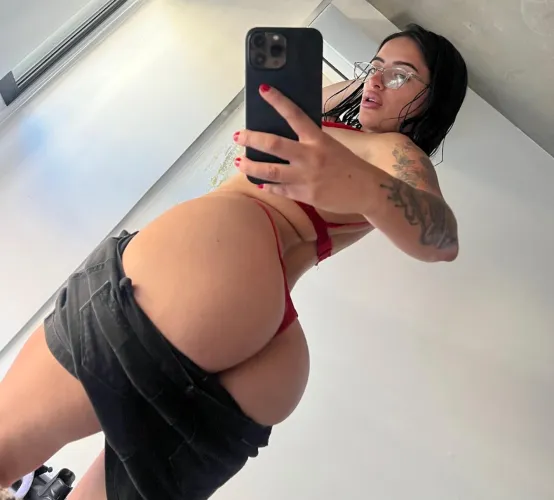 Mewtwo didn’t skip leg day, right?