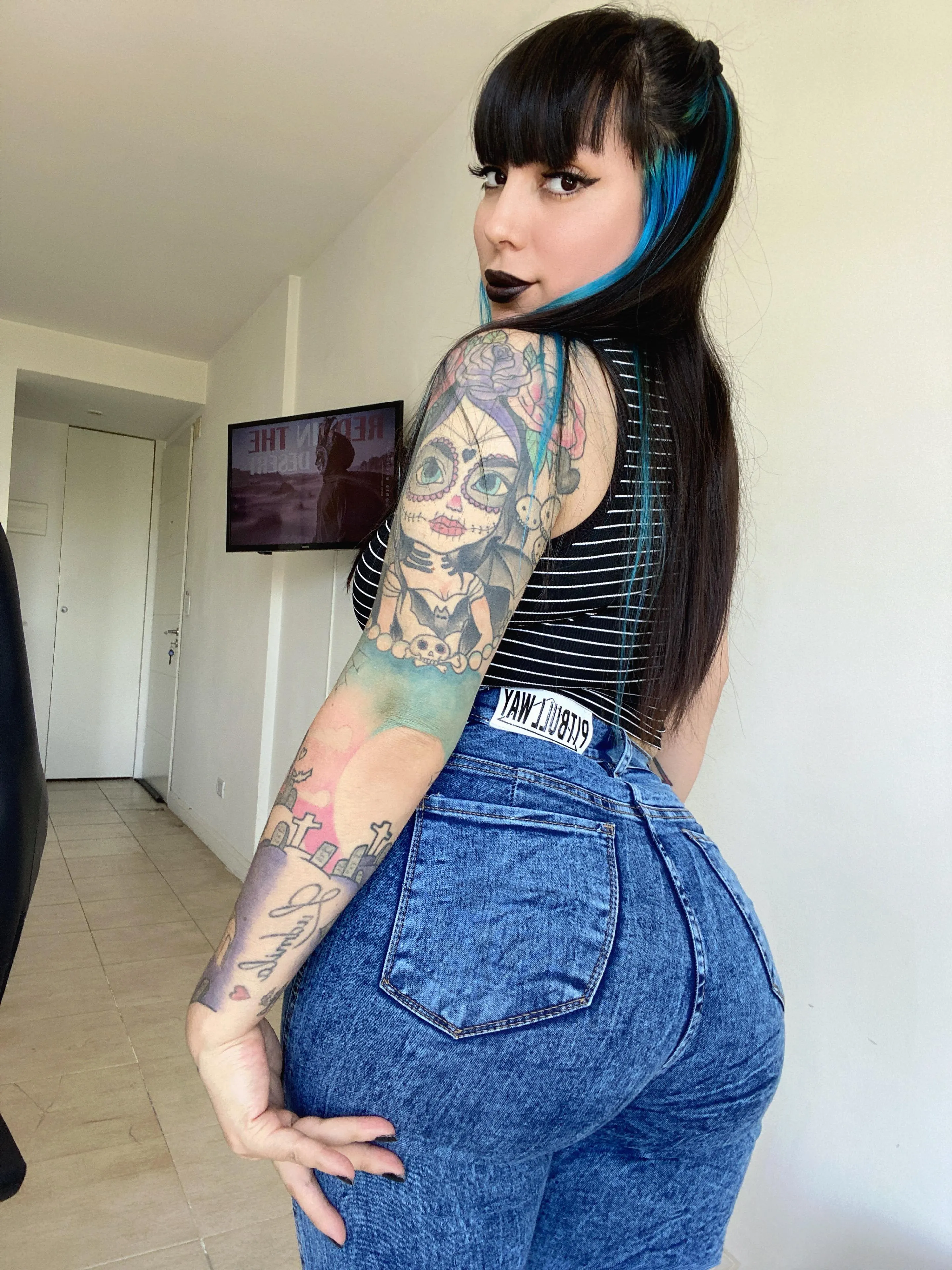 Simple look, strong vibe