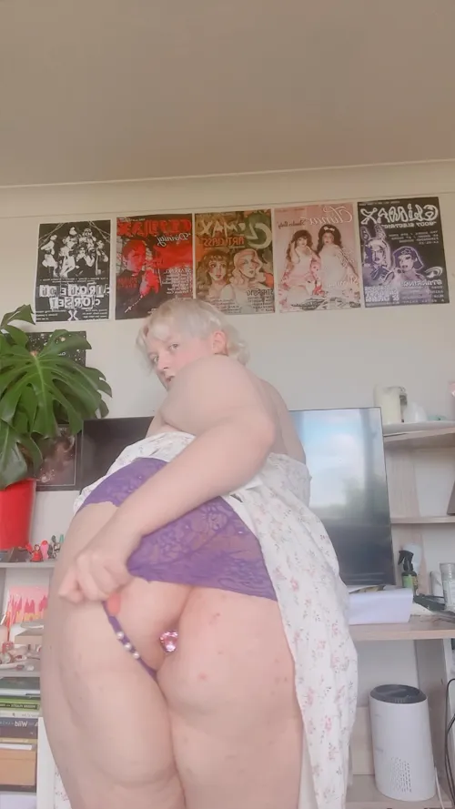 a cute princess with a cute gem!