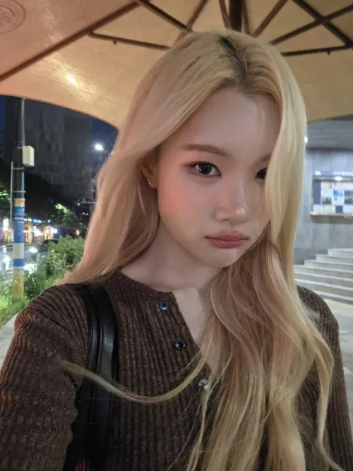 do i look like the type u’d keep as your secret fucktoy? :3