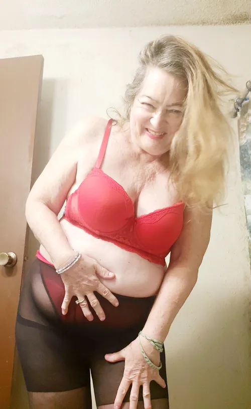 I may be mature but need a good ass spanking