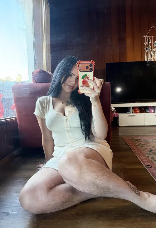 You can’t tell me that hairy legs aren’t sexy as hell on a woman.