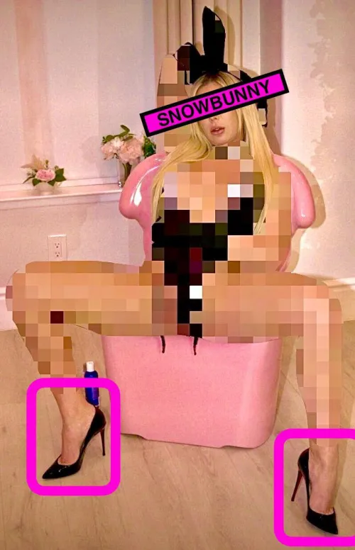 Aubrey Kate wore this Playboy bunny outfit especially for you. Well, not the way you’re thinking. She wants to make sure her black bull will like it so she wants you to be her outfit tester. If it makes you prejac in your pants it must be good. Looks l