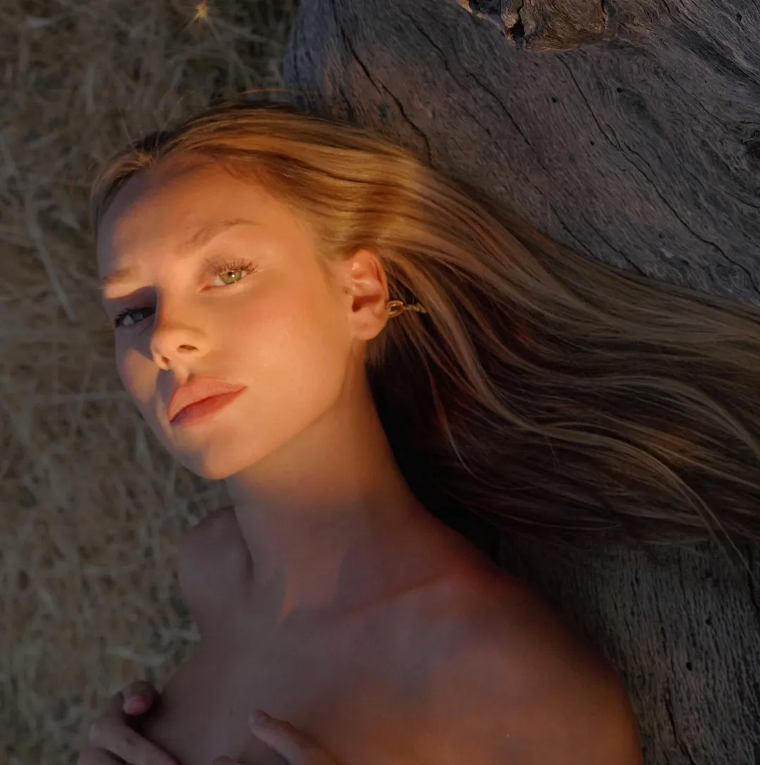 Ester Expósito via @/pabloanyway on Instagram