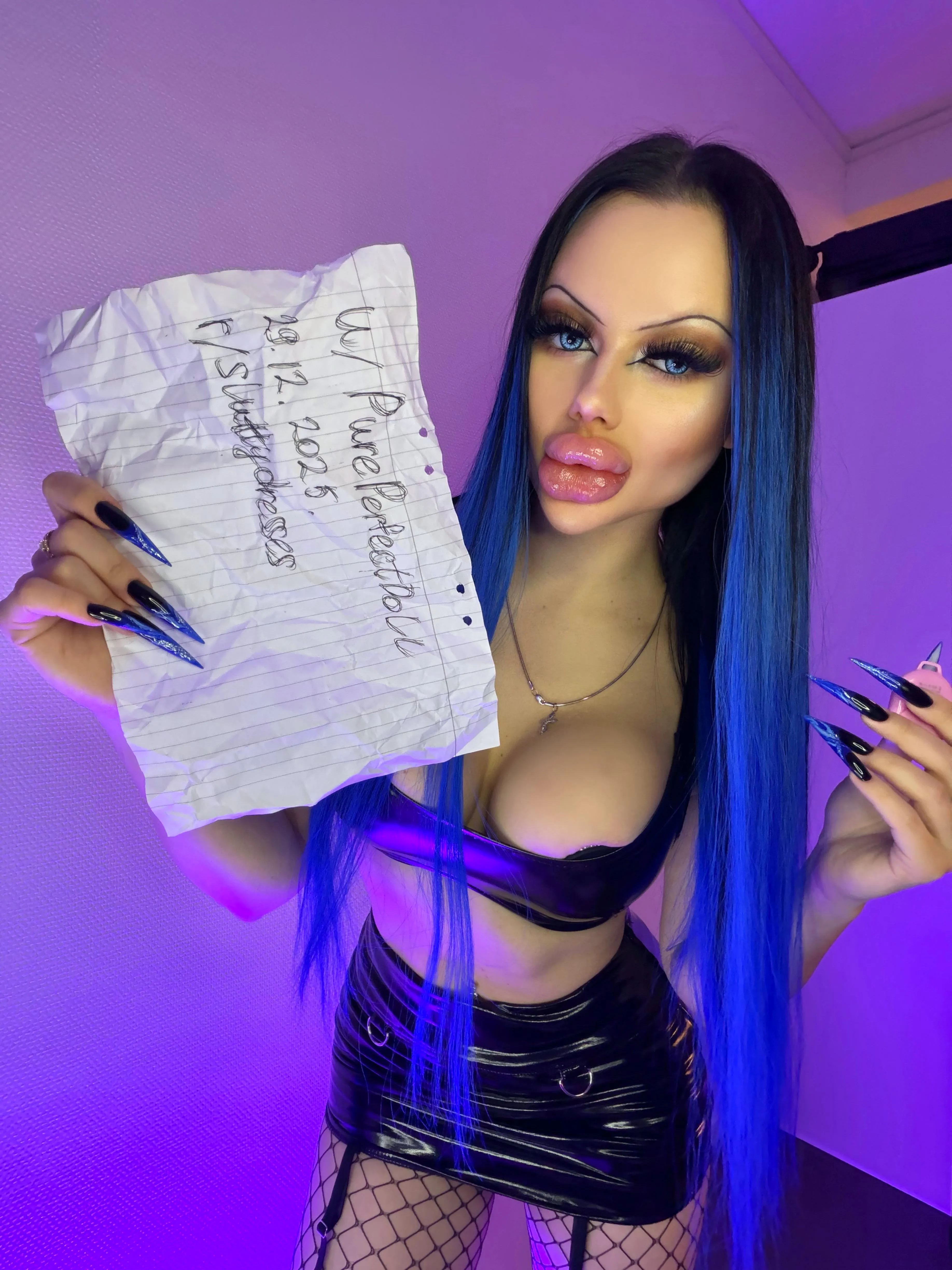 Hello, i am Allison Alis and welcome to SluttyDresses 💋❤️