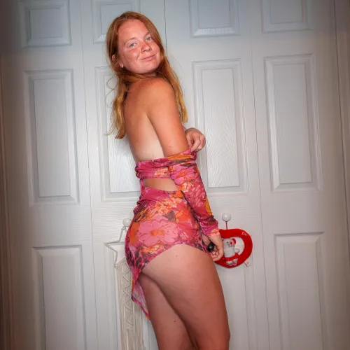 just sitting here, being the reason your screen brightness is all the way up📱