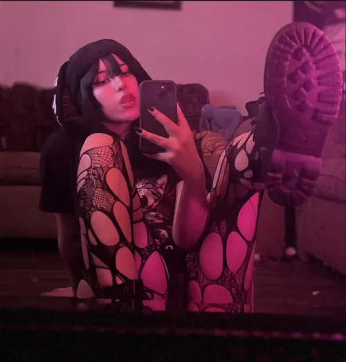 shy “smart” men love giving me their big boy paychecks to break them into perfect obedient braindead pets~ 🐶🖤 who’s next?