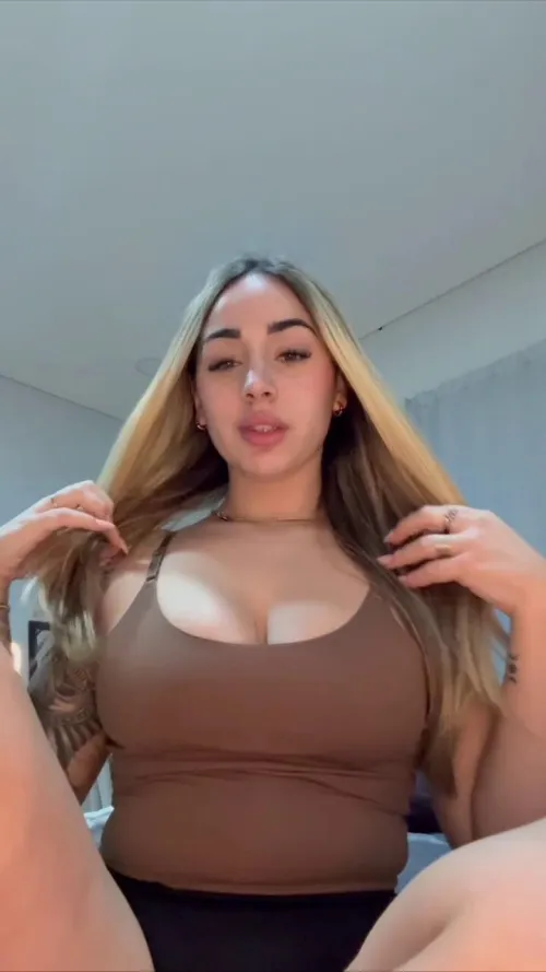 22F tonight feels exciting, you coming?