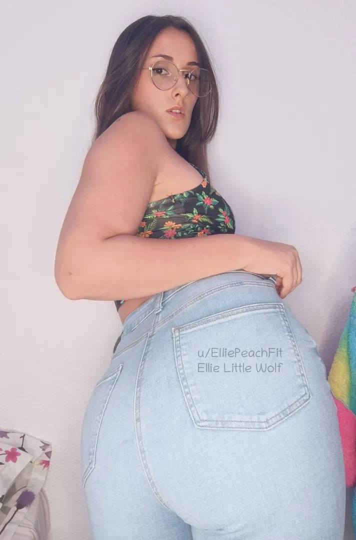 Bet you can’t last 30 seconds under these thighs