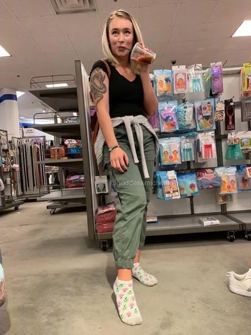 Caught some attention at the mall when I took my shoes off 🤭