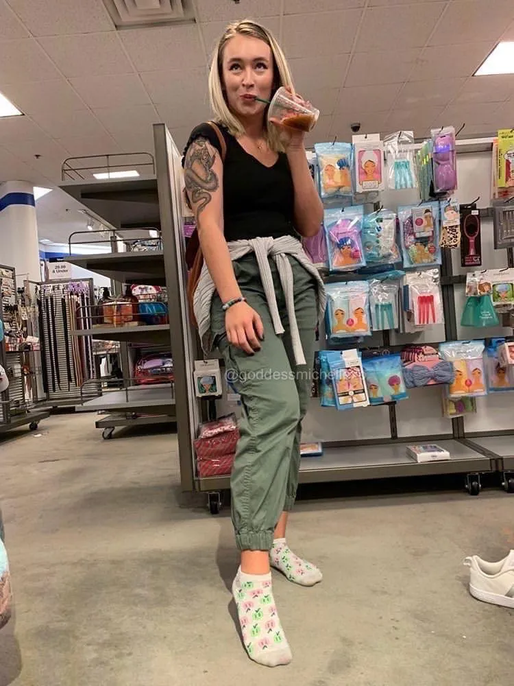 Caught some attention at the mall when I took my shoes off 🤭