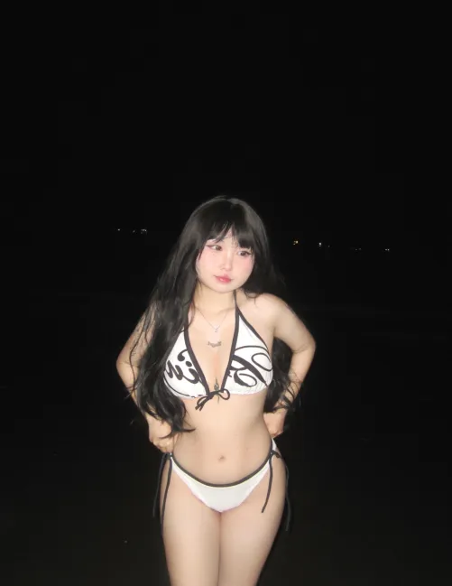 do u wanna kiss my tummy