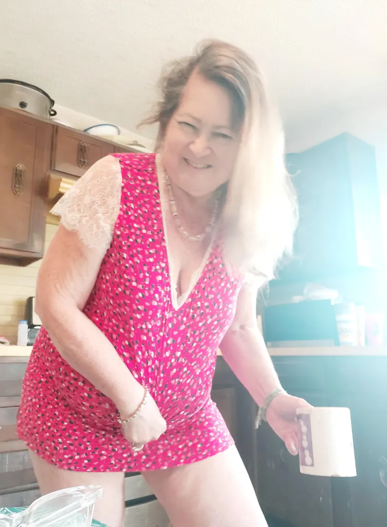 I am a cougar that needs a lot of tasty cream