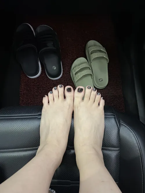 I hope you like my goth style nails 🤭