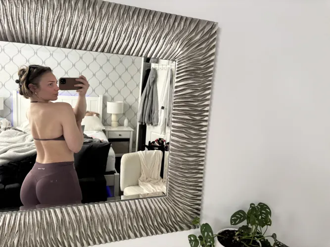 I know you wanna eat my ass