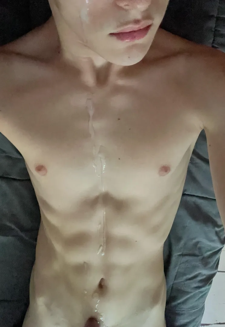 my load went straight to my face without even trying 😳